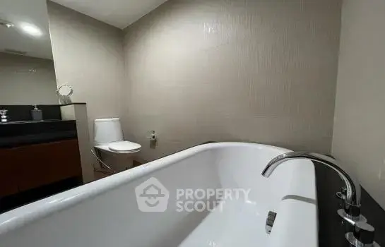 2-BR Condo at Baan Rajprasong Condominium near BTS Ratchadamri — photo 4