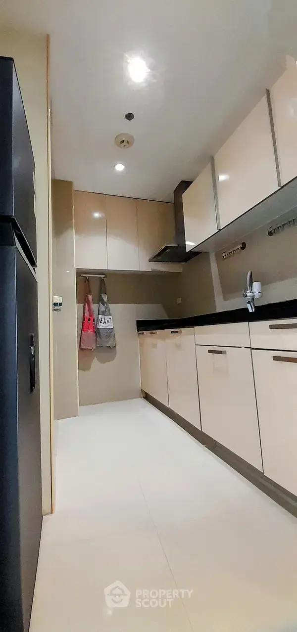 1-BR Condo at Baan Rajprasong Condominium near BTS Ratchadamri — photo 7
