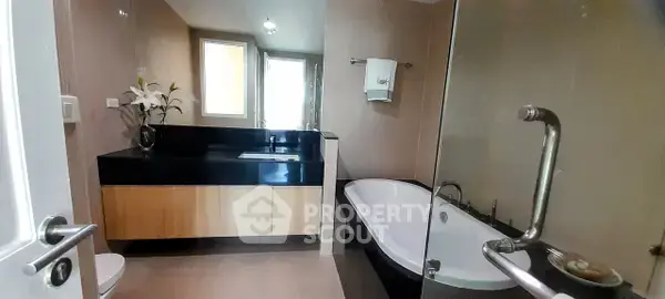 1-BR Condo at Baan Rajprasong Condominium near BTS Ratchadamri — photo 6