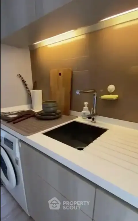 2-BR Condo at The Lumpini 24 near BTS Phrom Phong — ภาพ 5