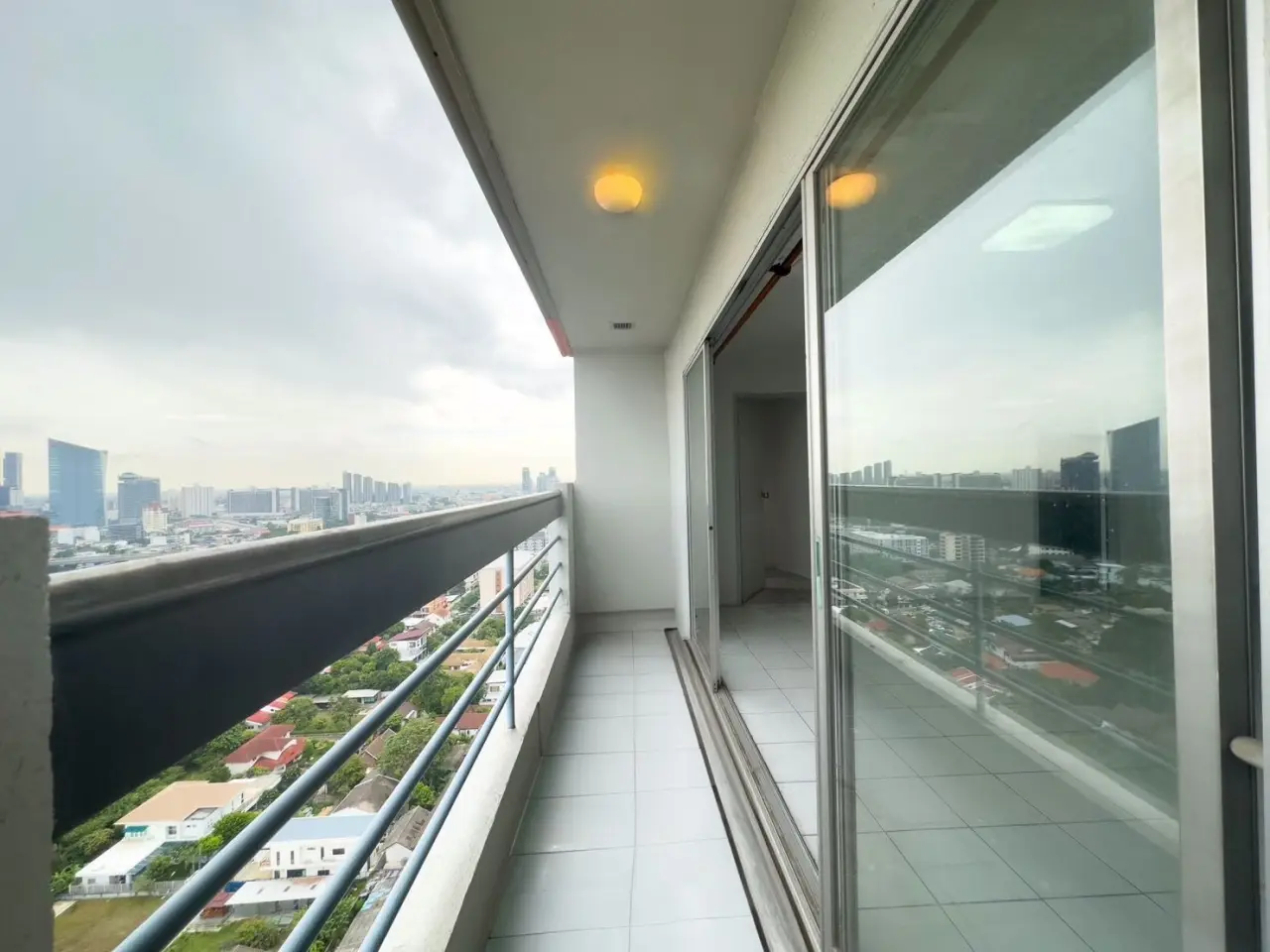 Condo in Bang Na, Bangkok, Thailand, 3 bedrooms — 照片 10