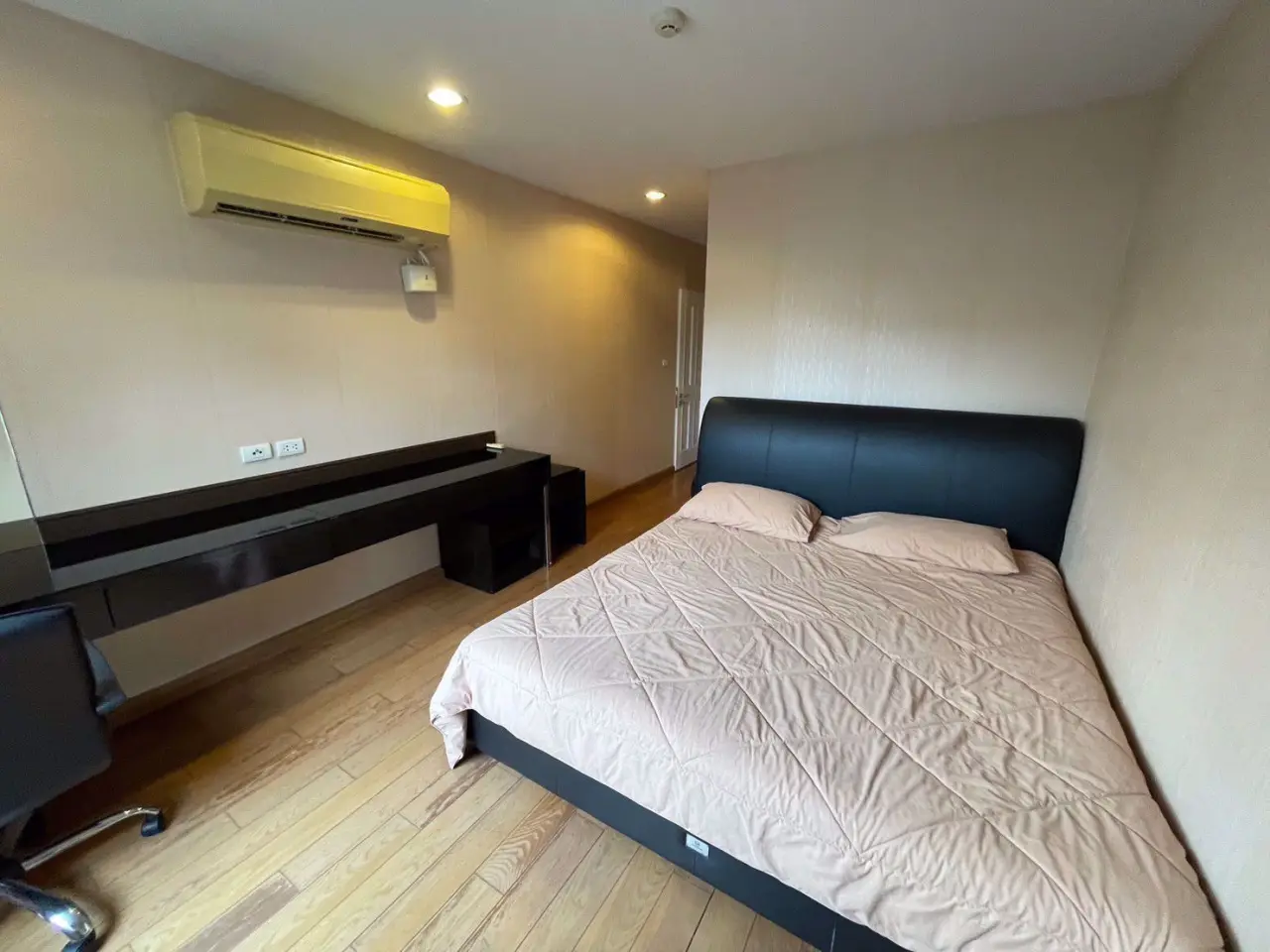 Condo in Watthana, Bangkok, Thailand, 2 bedrooms — photo 6