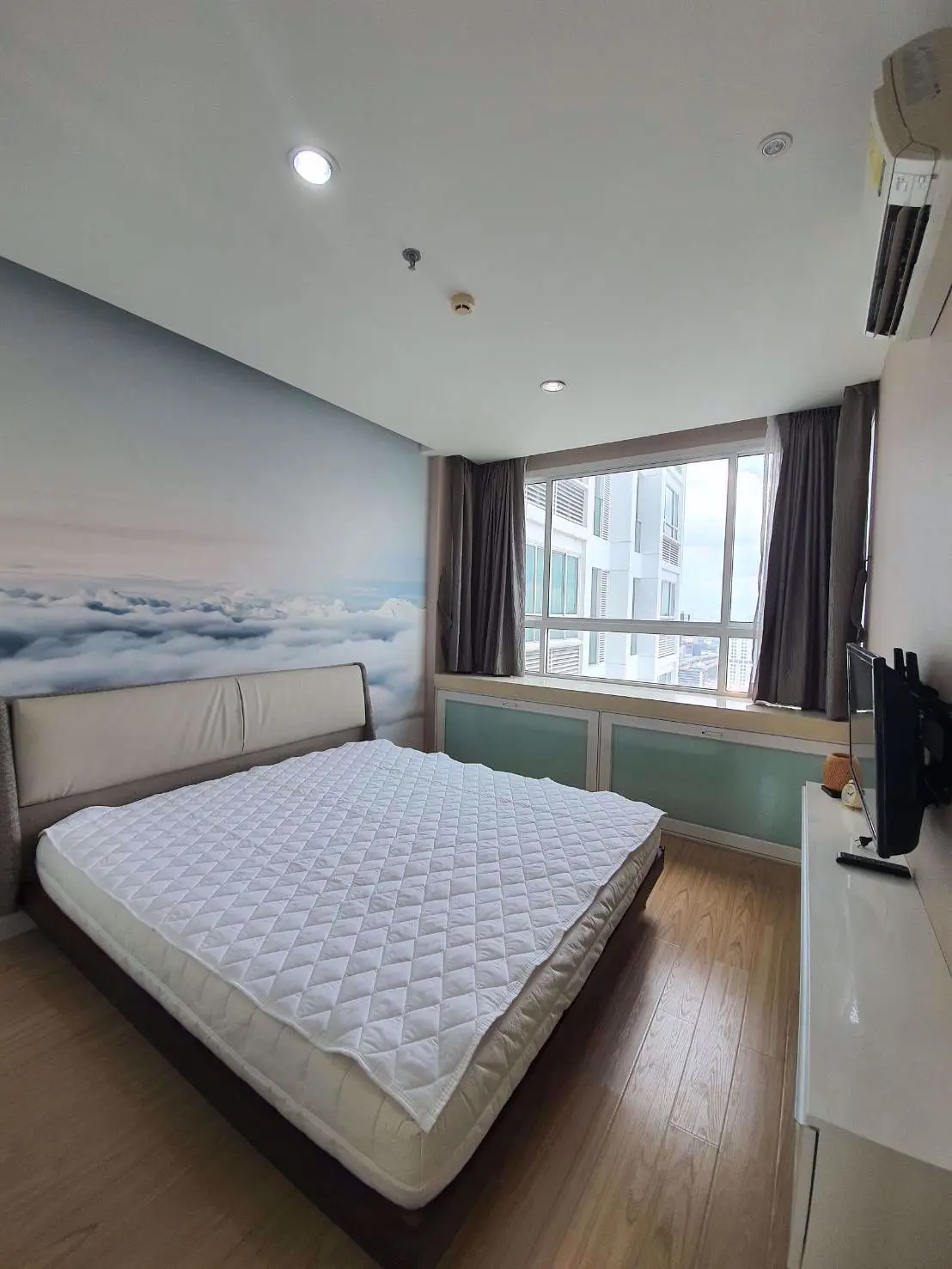 Condo in Huai Khwang, Bangkok, Thailand, 2 bedrooms — photo 6