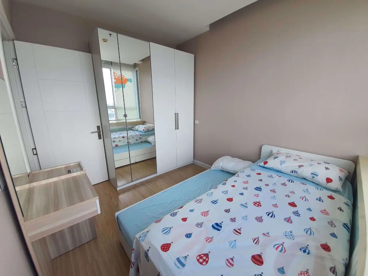 Condo in Huai Khwang, Bangkok, Thailand, 2 bedrooms — photo 9