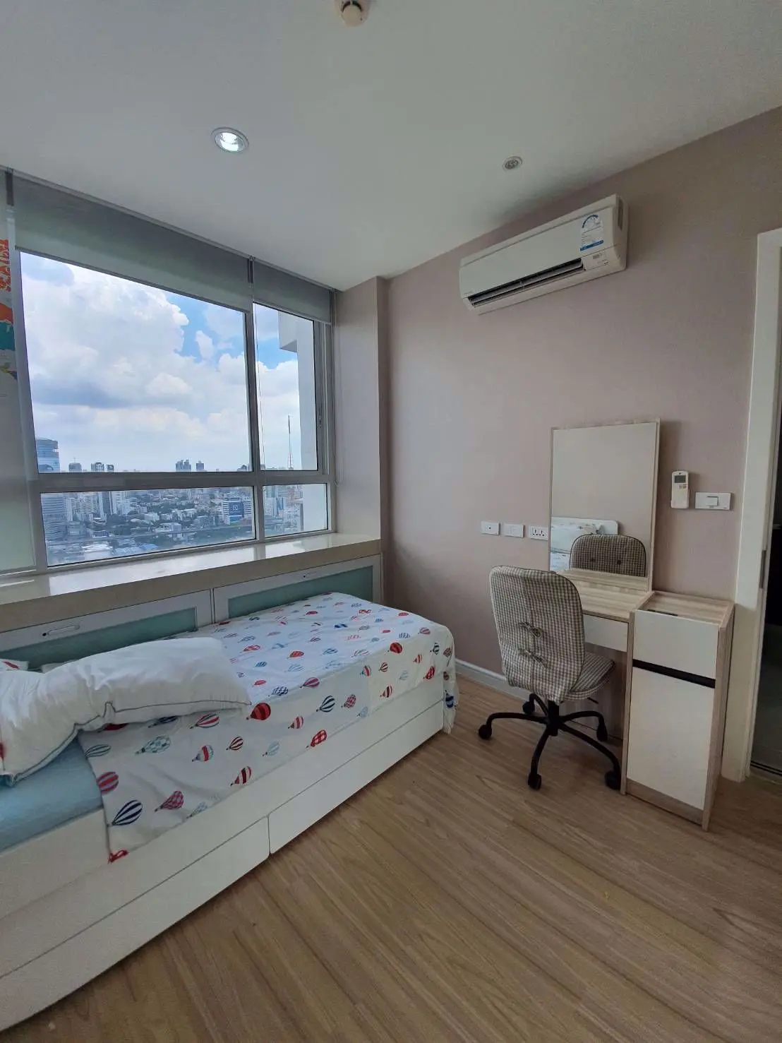 Condo in Huai Khwang, Bangkok, Thailand, 2 bedrooms — photo 10