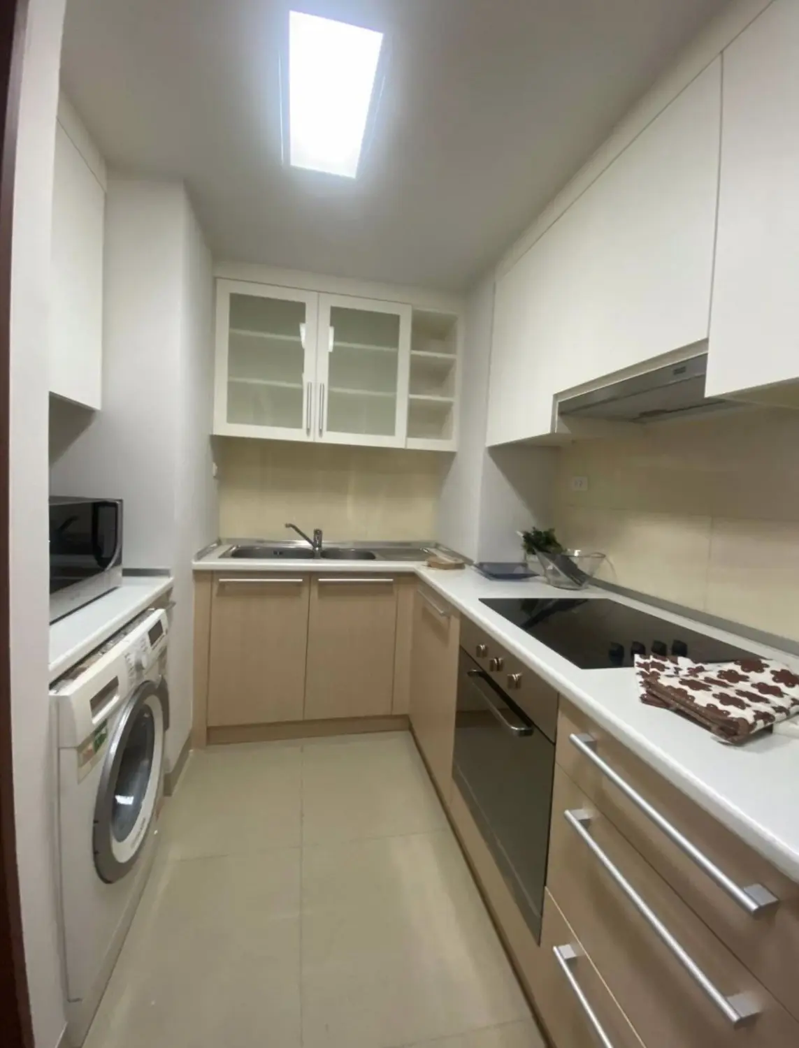 Condo in Phra Khanong, Bangkok, Thailand, 3 bedrooms — photo 4