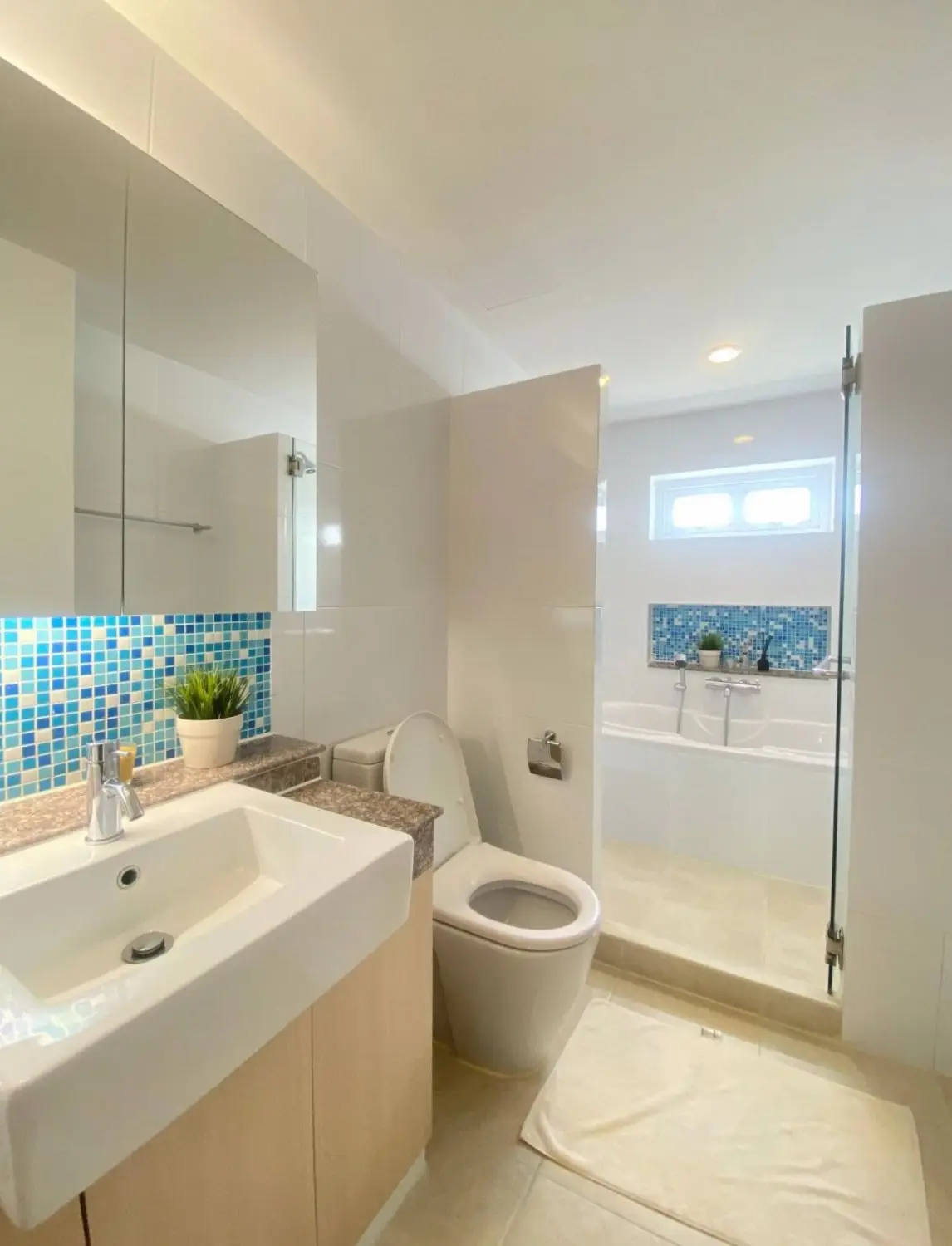 Condo in Phra Khanong, Bangkok, Thailand, 3 bedrooms — photo 8