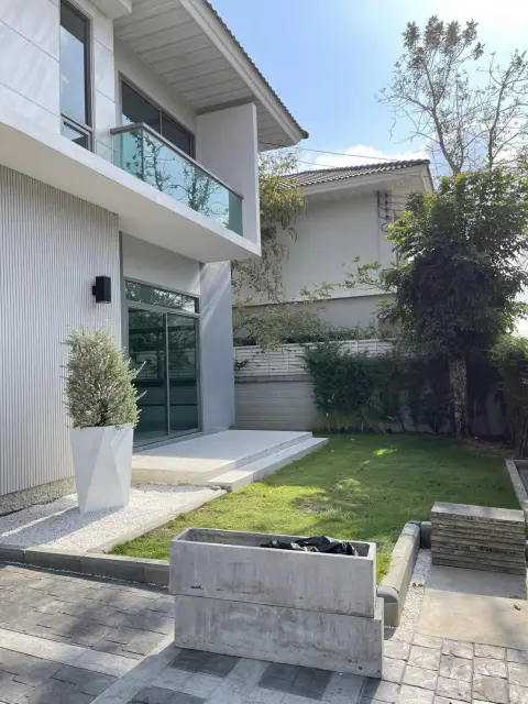 House in Bangkok, Thailand 4 bedrooms — фото 2