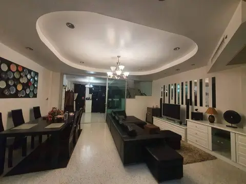 Townhouse in Bangkok, Thailand 4 bedrooms — 照片 3