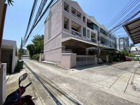Townhouse in Khlong Toei, Bangkok, Thailand 4 bedrooms — фото 5