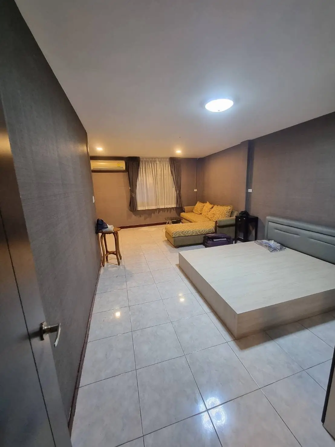 Townhouse in Huai Khwang, Bangkok, Thailand 4 bedrooms — ภาพ 10