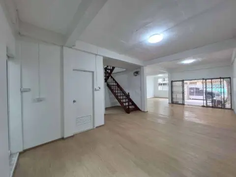 Townhouse in Bang Kho Laem, Bangkok, Thailand 3 bedrooms — 照片 2