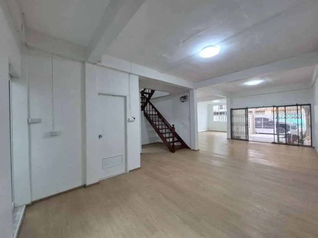 Townhouse in Bang Kho Laem, Bangkok, Thailand 3 bedrooms — 照片 2
