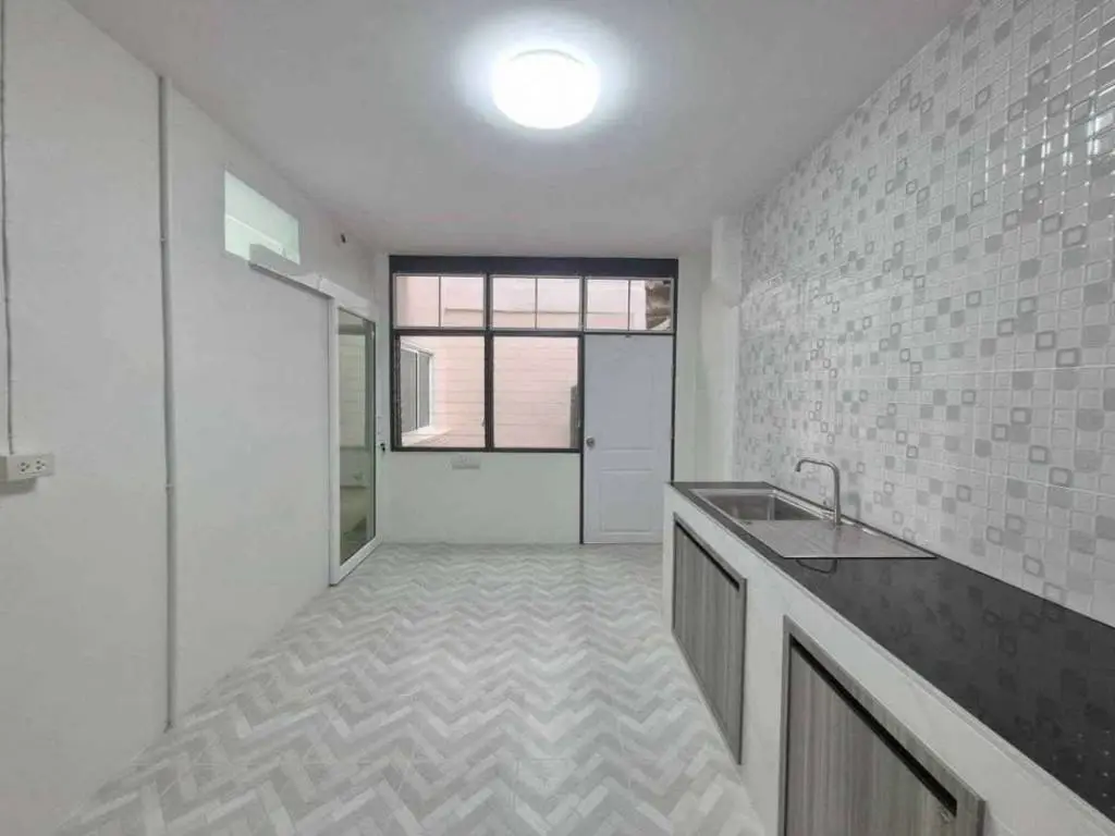 Townhouse in Bang Kho Laem, Bangkok, Thailand 3 bedrooms — 照片 8