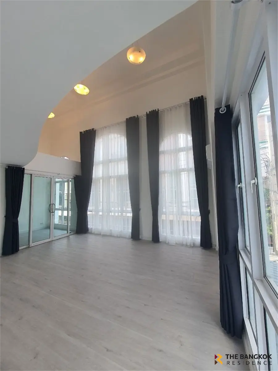 Townhouse in Bangkok, Thailand 5 bedrooms — photo 10