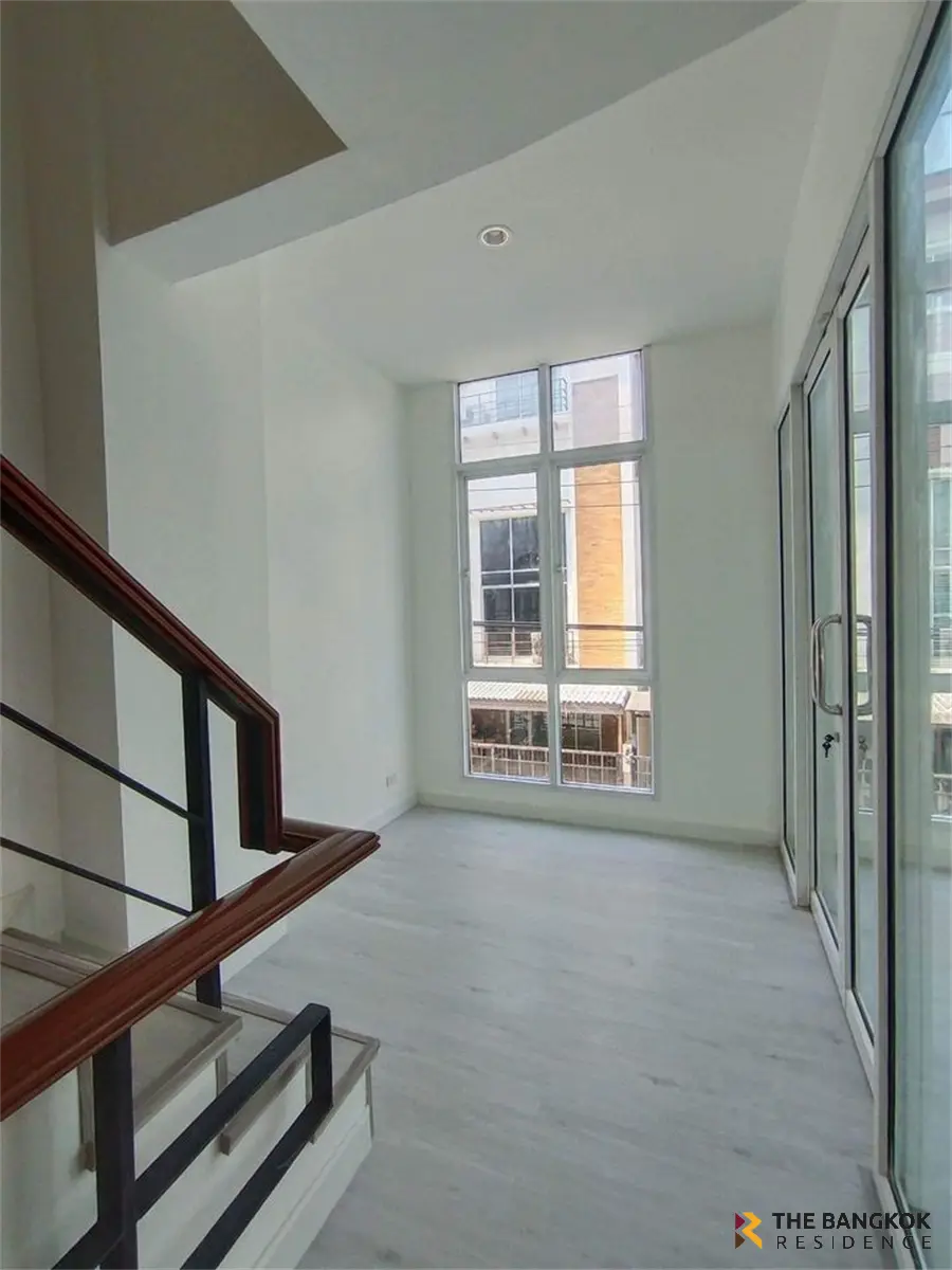 Townhouse in Bangkok, Thailand 5 bedrooms — photo 4