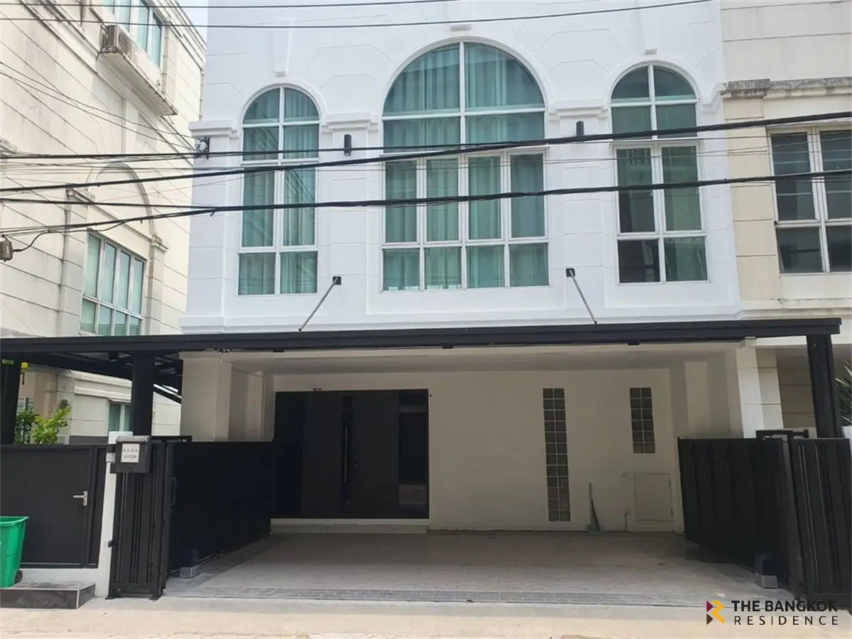 Townhouse in Bangkok, Thailand 5 bedrooms — photo 8
