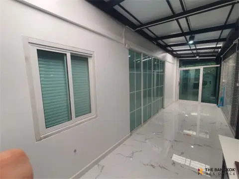 Townhouse in Bangkok, Thailand 5 bedrooms — photo 5