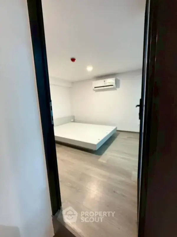 1-BR Condo at KnightsBridge Space Sukhumvit-Rama4 near BTS Phra Khanong — photo 3