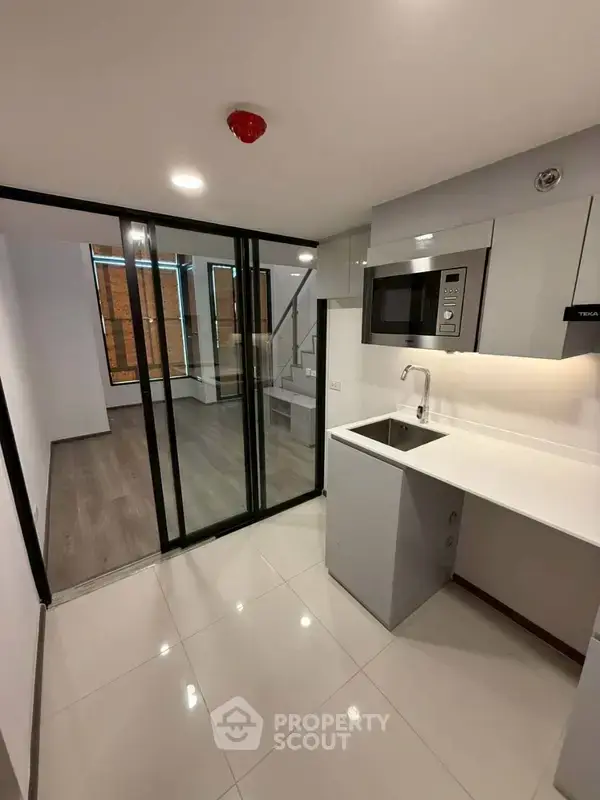 1-BR Condo at KnightsBridge Space Sukhumvit-Rama4 near BTS Phra Khanong — photo 5