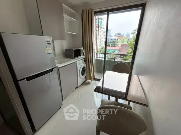 1-BR Condo at Metro Luxe Ratchada near MRT Huai Khwang — photo 2