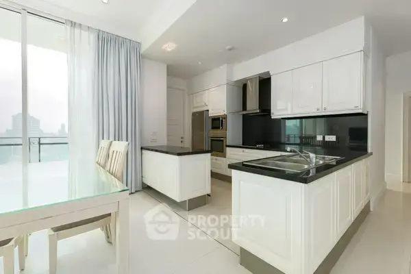 2-BR Condo at Royce Private Residences near MRT Sukhumvit — ภาพ 3