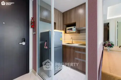 1-BR Condo at Tidy Deluxe Sukhumvit 34 near BTS Thong Lor — photo 3