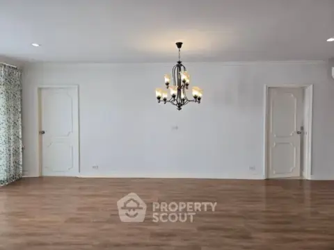 3-BR Condo at Royal Castle Pattanakarn in Suan Luang — ภาพ 2