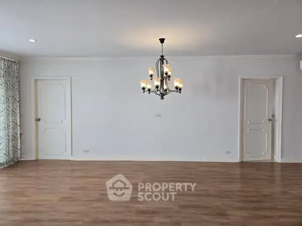 3-BR Condo at Royal Castle Pattanakarn in Suan Luang — ภาพ 2