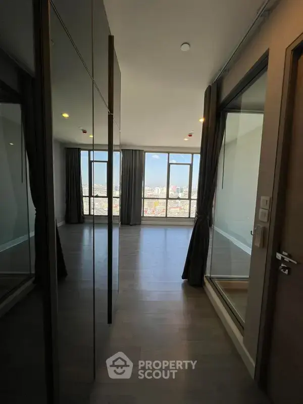 1-BR Condo at The Room Rama 4 near MRT Hua Lamphong — фото 2