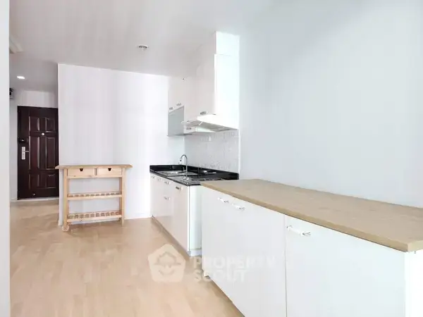 1-BR Condo at Sukhumvit Living Town near MRT Phetchaburi — photo 5