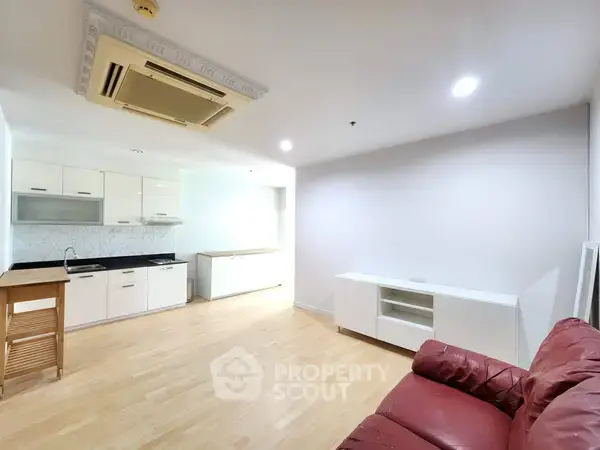 1-BR Condo at Sukhumvit Living Town near MRT Phetchaburi — photo 3