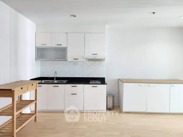 1-BR Condo at Sukhumvit Living Town near MRT Phetchaburi — photo 4