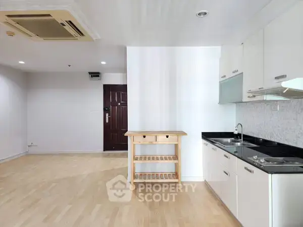 1-BR Condo at Sukhumvit Living Town near MRT Phetchaburi — photo 6
