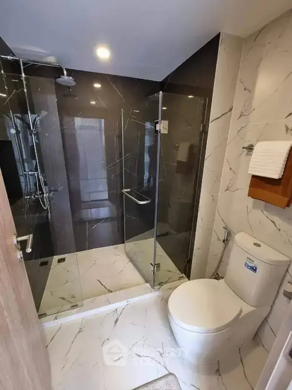 1-BR Condo at The Teak Sathorn-Lumpini near MRT Khlong Toei — 照片 2