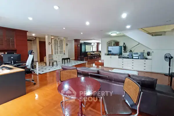 4-BR Condo at Premier Condominium near BTS Phrom Phong — photo 2
