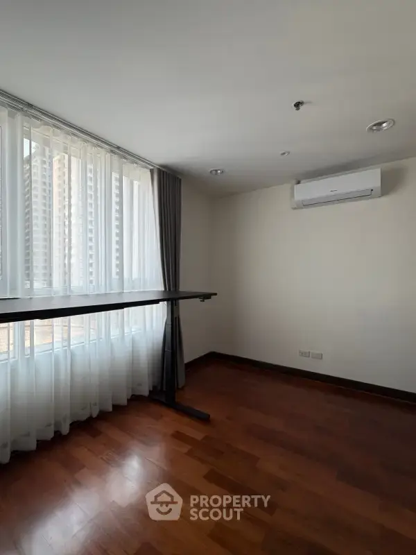 2-BR Condo at Urbana Langsuan Condominium near BTS Ratchadamri — фото 4