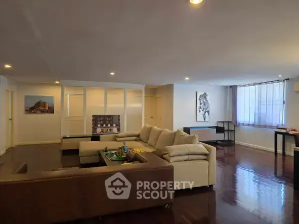 3-BR Condo at DS Tower 1 near BTS Phrom Phong — photo 3