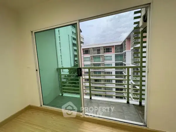 1-BR Condo at Phahol Metro near BTS Saphan Khwai — photo 2