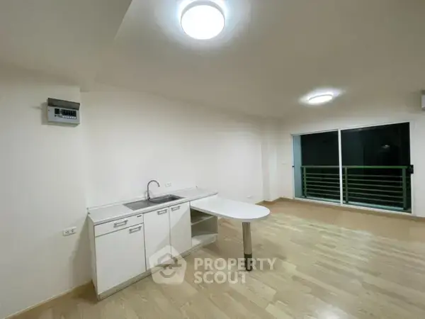 1-BR Condo at Phahol Metro near BTS Saphan Khwai — photo 6