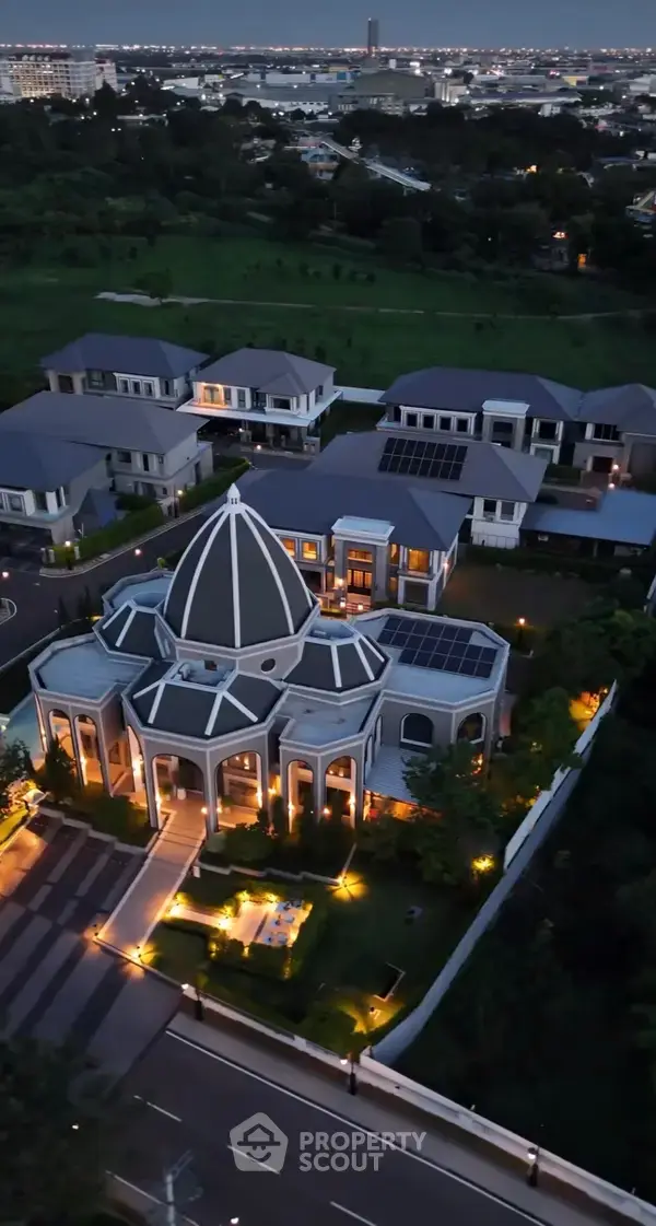 5-BR House at Grand Bangkok Boulevard Ramintra-Kaset Nawamin in Khan Na Yao — photo 4