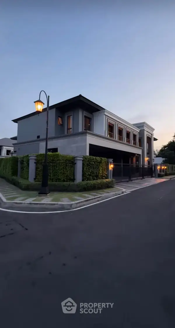 5-BR House at Grand Bangkok Boulevard Ramintra-Kaset Nawamin in Khan Na Yao — photo 7