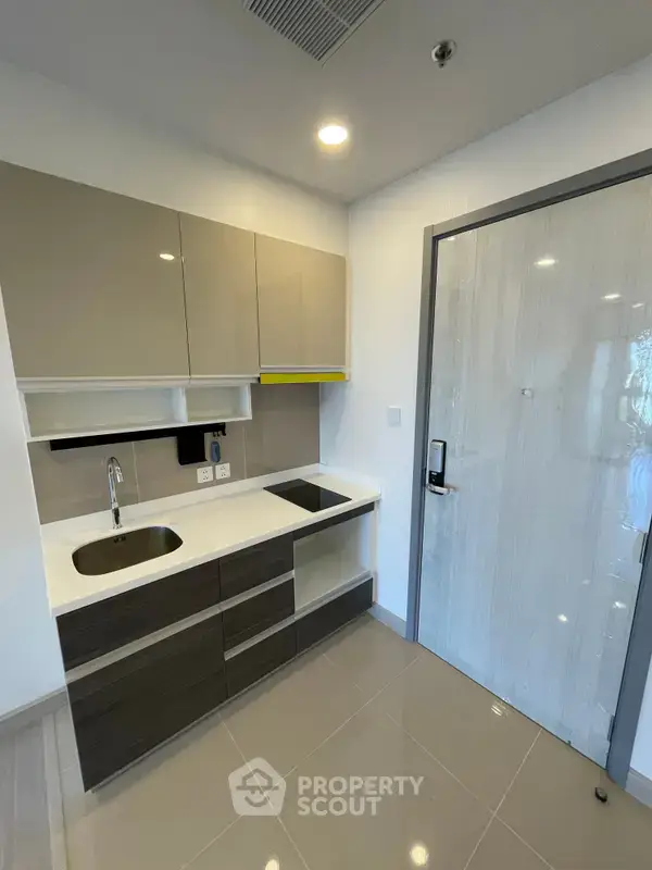 1-BR Condo at Supalai Lite Thaphra-Wongwian Yai near MRT Tha Phra — фото 2