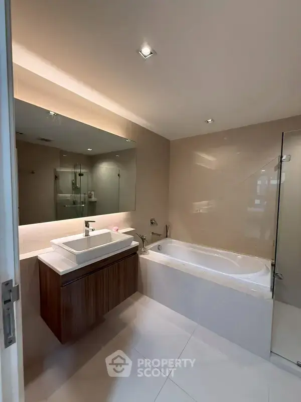 2-BR Condo at Vtara 36 near BTS Thong Lor — photo 7