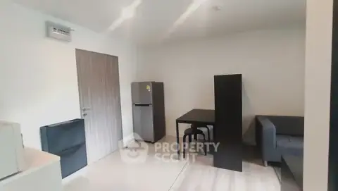 2-BR Condo at Metro Luxe Ratchada near MRT Huai Khwang — photo 2