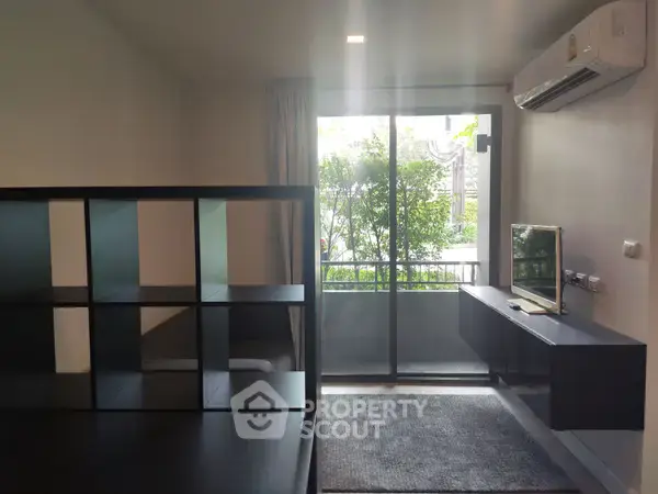 2-BR Condo at Metro Luxe Ratchada near MRT Huai Khwang — photo 4