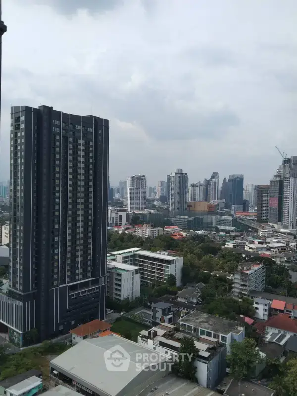 1-BR Condo at KnightsBridge Space Sukhumvit-Rama4 near BTS Phra Khanong — photo 6