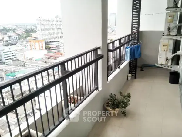 2-BR Condo at Thana Arcadia Charansanitwong near MRT Bang Yi Khan — фото 6
