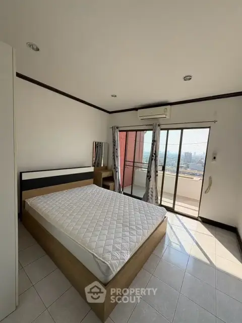 2-BR Condo at Country Complex Bangna near BTS Bang Na — фото 4
