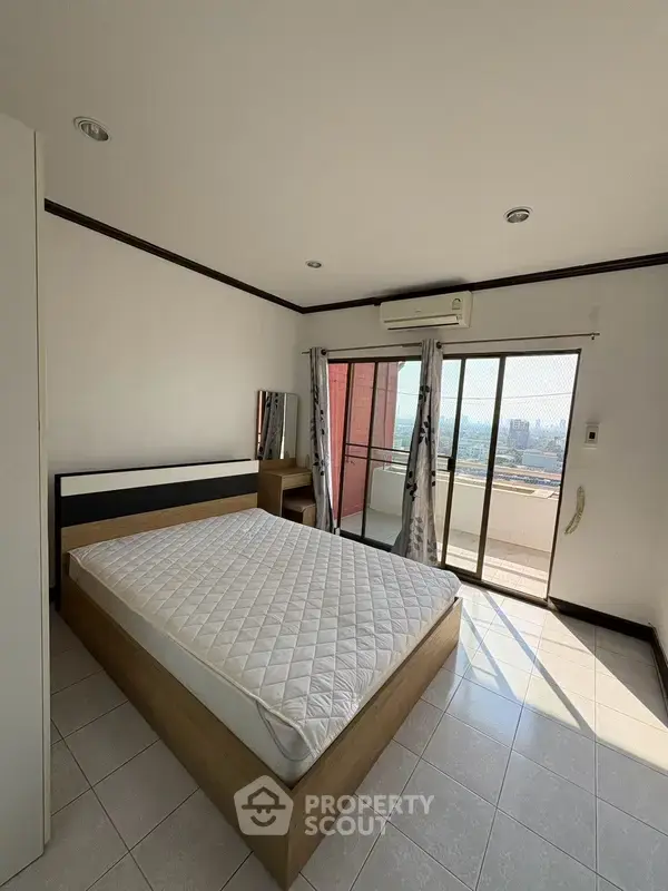 2-BR Condo at Country Complex Bangna near BTS Bang Na — фото 4